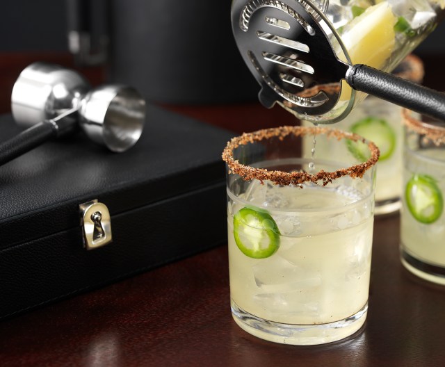 pineapple jalapeño craft cocktail ©Cyndi Long (clstudios.com)